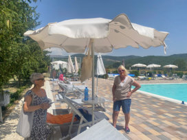 Agriturismo La Villa - Umbrellas, Sunbeds and Deckchairs