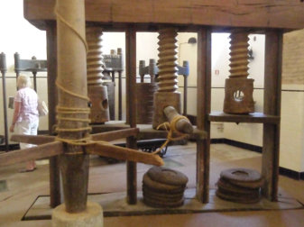 Olive Oil Antique Press Machinery